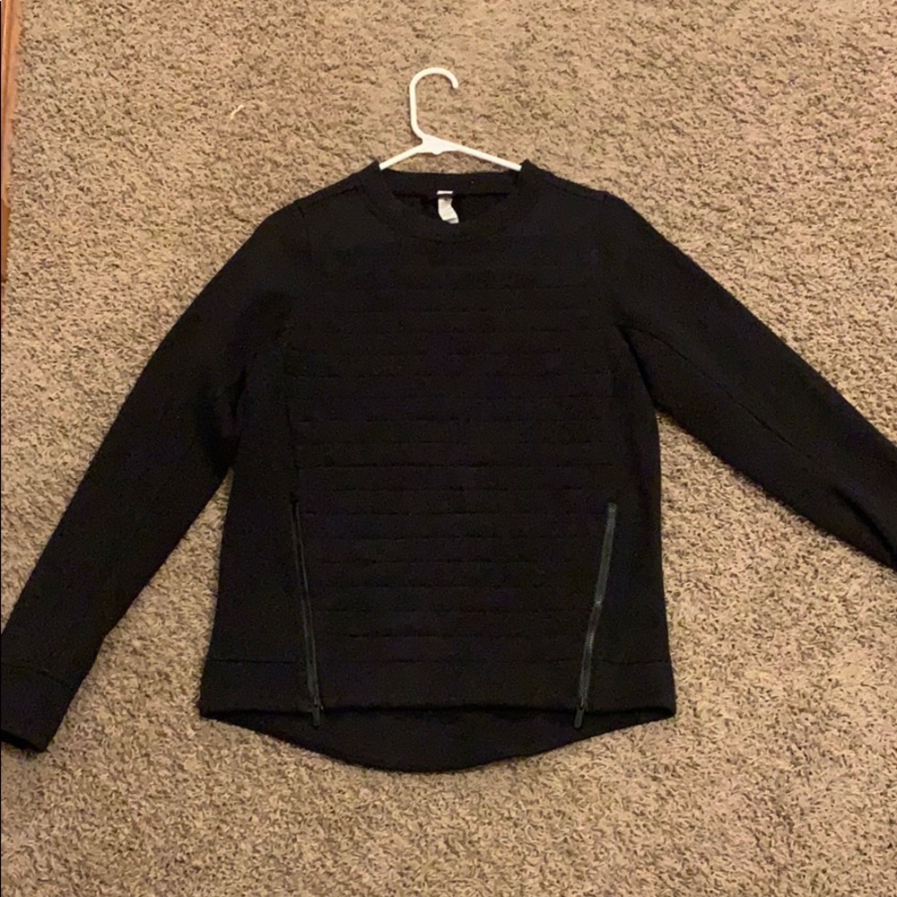 Lulu black sweatshirt